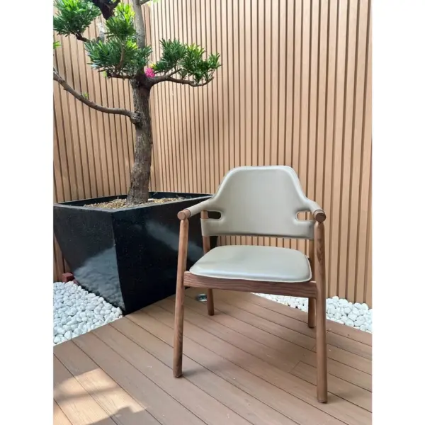 【北歐風皮革餐椅】沐森雅椅｜實木結構 米色皮革座椅 日系簡約設計